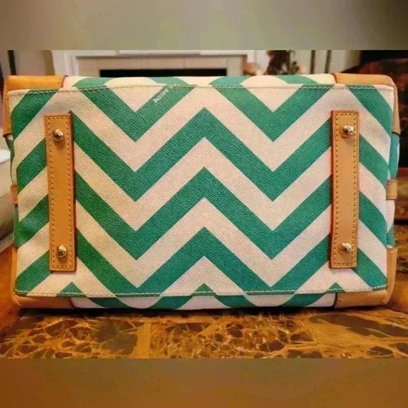 Dooney & Bourke Green Chevron pattern leather bag - Picture 5 of 12